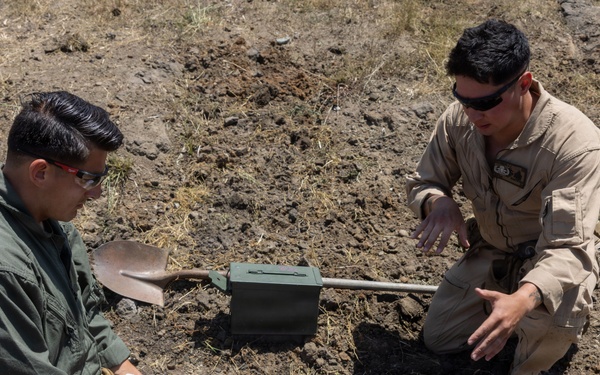 7th ESB EOD technicians participate in an exploitation range