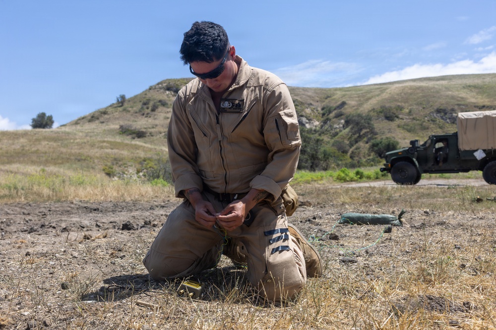 7th ESB EOD technicians participate in an exploitation range