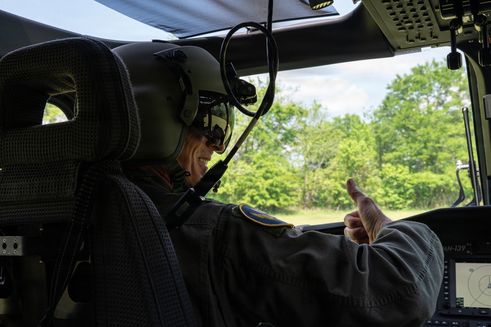 19th AF Command Team visits 908th FTW