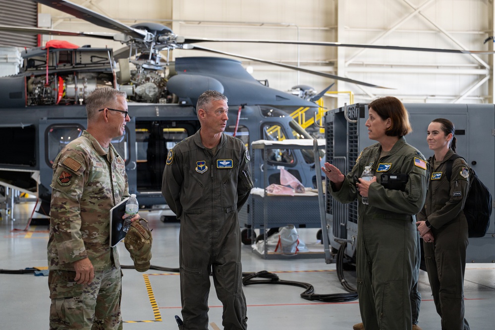 19th AF Command Team visits 908th FTW