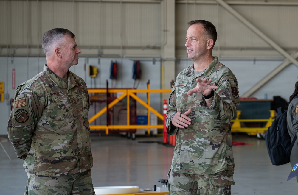 19th AF Command Team visits 908th FTW