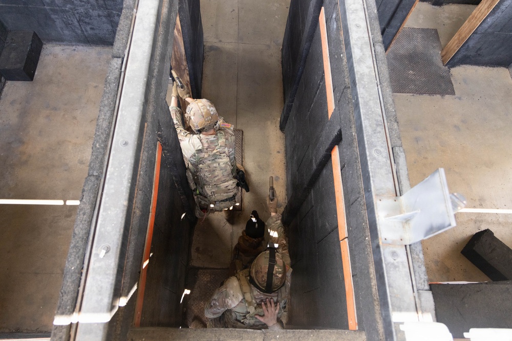 Military Working Dog EErek recognized for exceptional career