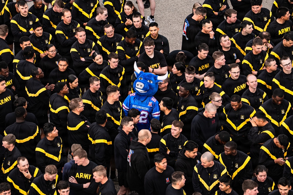 DVIDS - Images - 1ID 2026 Victory Week division-wide run [Image 1 of 11]