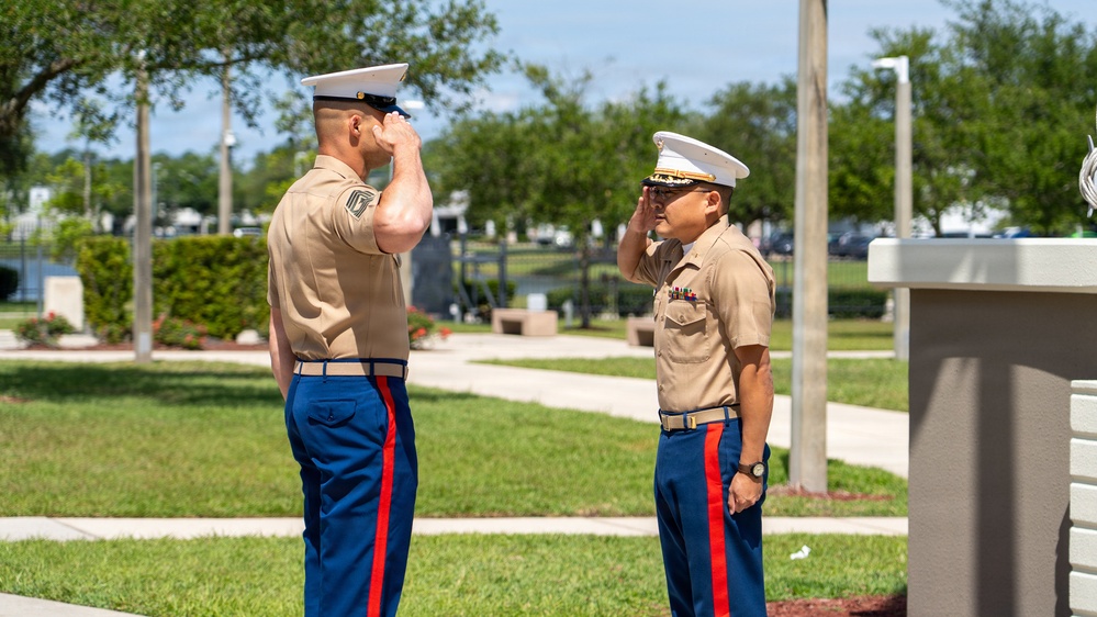RS Jacksonville Commanding Officer Administers Oath of Enlistment