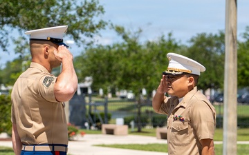 RS Jacksonville Commanding Officer Administers Oath of Enlistment