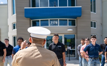 RS Jacksonville Commanding Officer Administers Oath of Enlistment