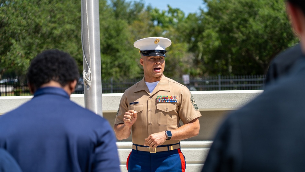 RS Jacksonville Commanding Officer Administers Oath of Enlistment