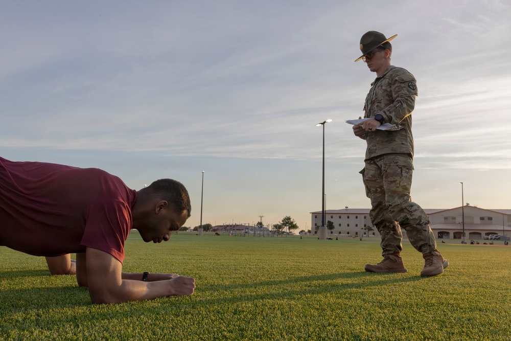 FCoE Hosts Gen. Raymond T. Odierno Best Redleg Competition