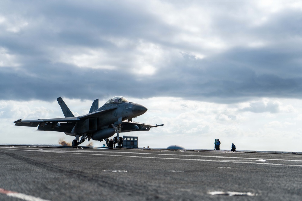 Ike conducts flight deck certification in the Atlantic Ocean