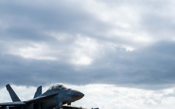 Ike conducts flight deck certification in the Atlantic Ocean