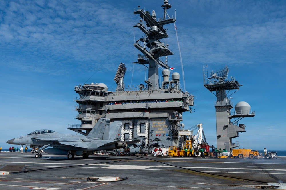 Ike conducts flight deck certification in the Atlantic Ocean