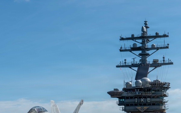 Ike conducts flight deck certification in the Atlantic Ocean