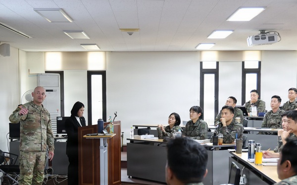403rd AFSB, ROK Army logistics school exchange knowledge in combined engagements