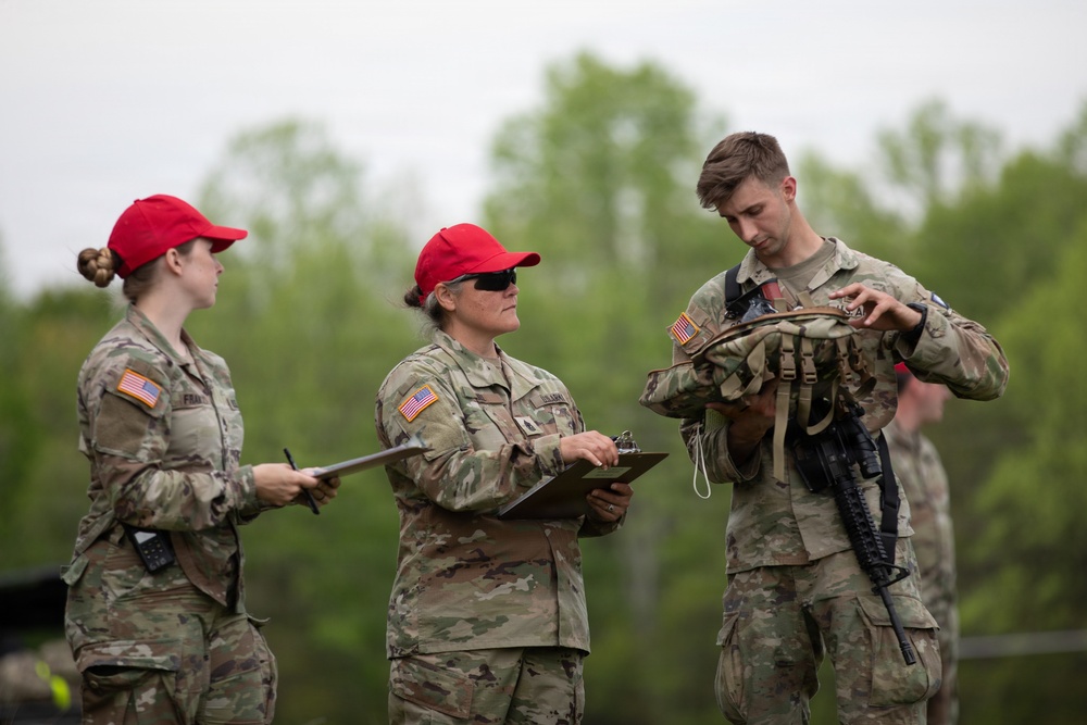 Region II Best Warrior Competitors demonstrate medical skills on notional burn casualty