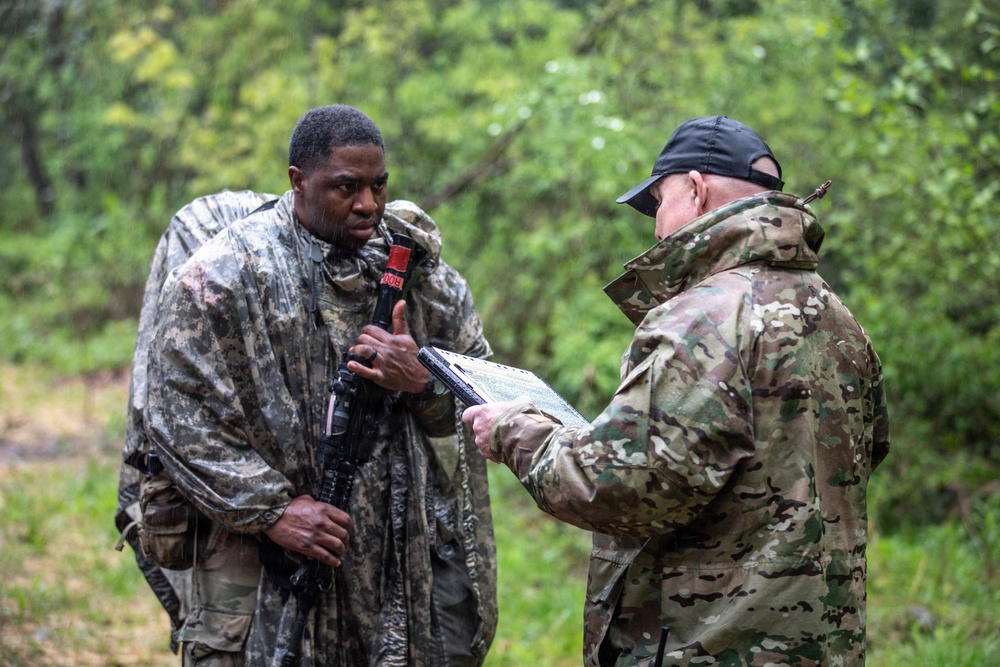 Region II Best Warrior Competitors participate in the Range Run event