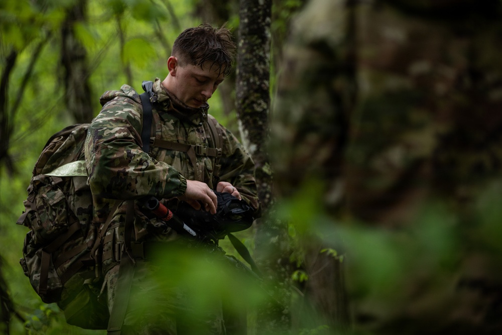 Region II Best Warrior Competitors demonstrate CBRN techniques