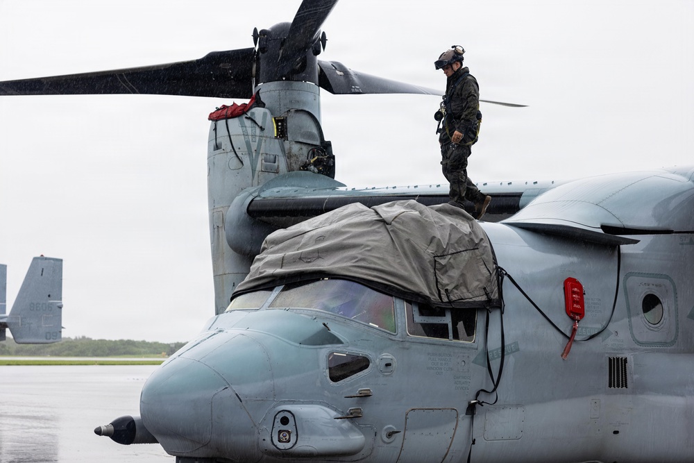 VMM-262 Marines maintain MV-22B Ospreys