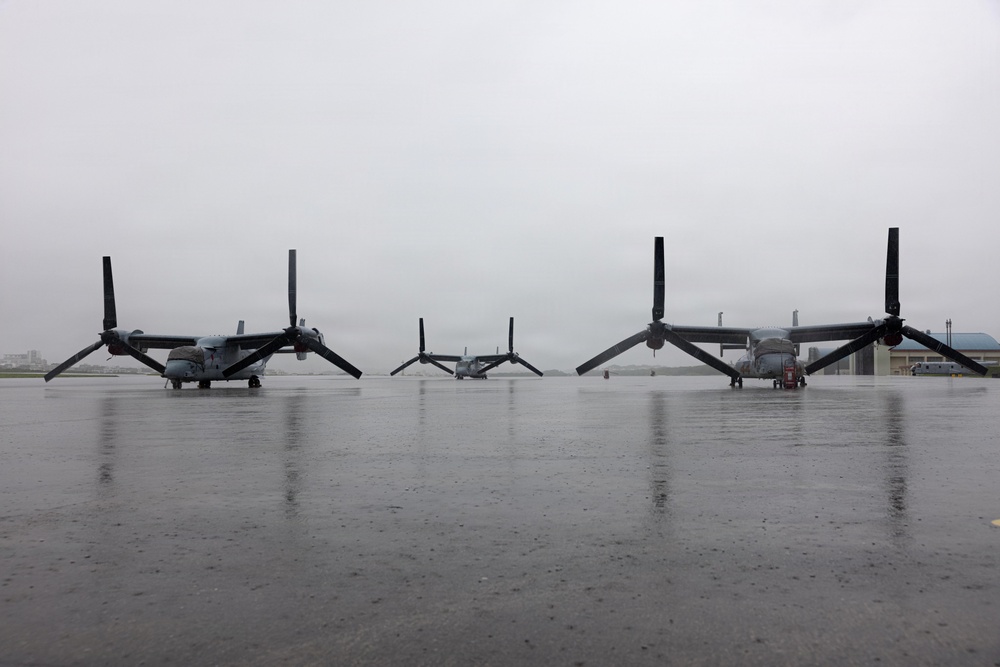 VMM-262 Marines maintain MV-22B Ospreys
