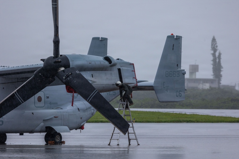 VMM-262 Marines maintain MV-22B Ospreys