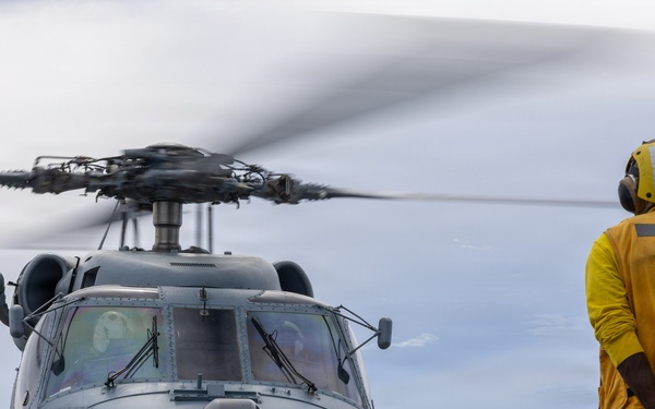 USS Mustin conducts flight operations
