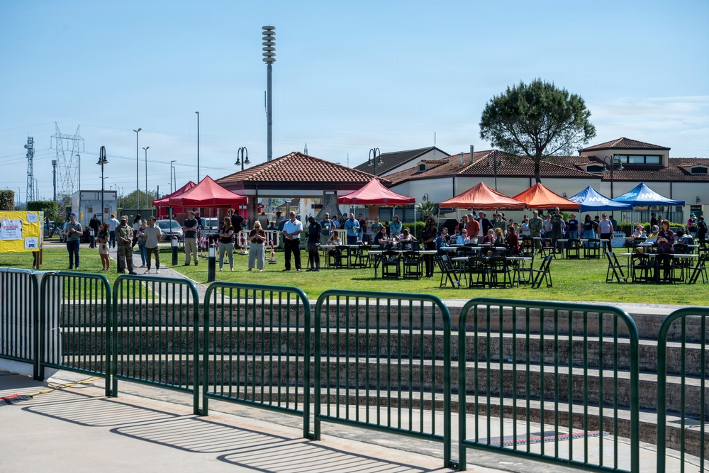 NSA Naples Honors Volunteers During Community Event