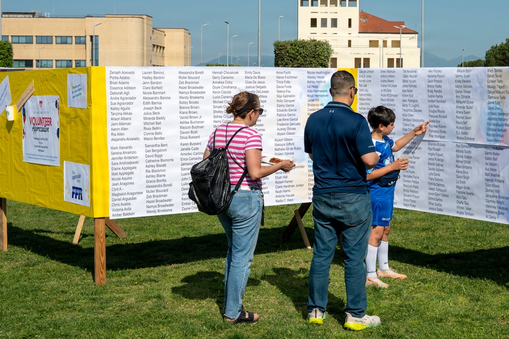 NSA Naples Honors Volunteers During Community Event