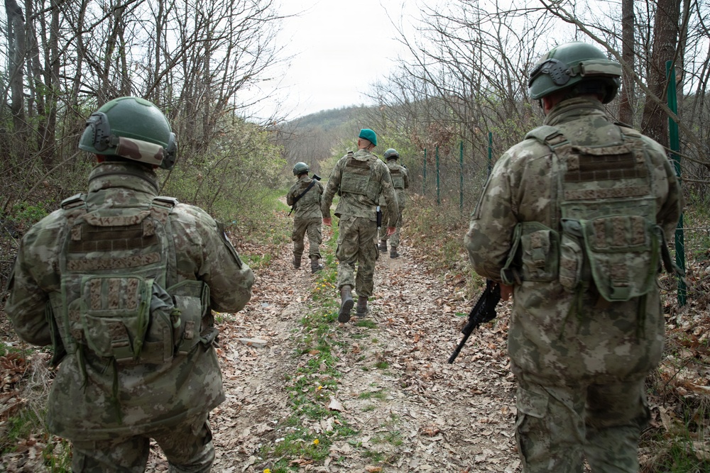 Turkish contingent helps ensure freedom of movement in Kosovo