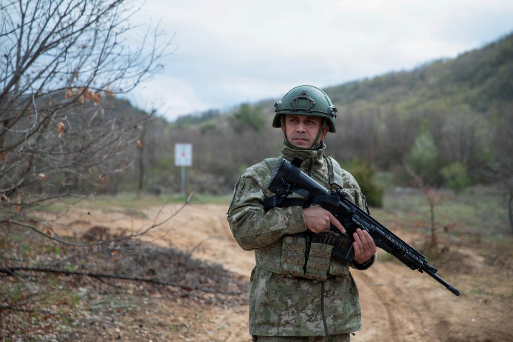 Turkish contingent helps ensure freedom of movement in Kosovo