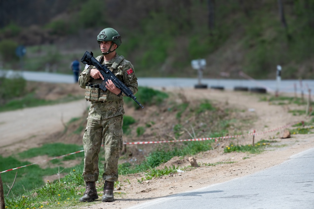 Turkish contingent helps ensure freedom of movement in Kosovo