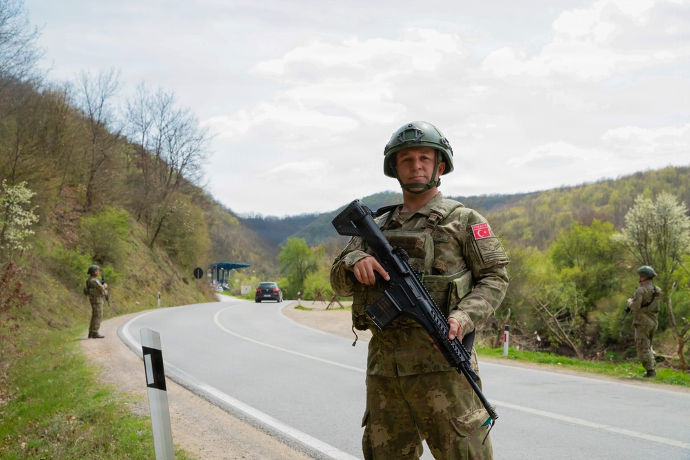Turkish contingent helps ensure freedom of movement in Kosovo