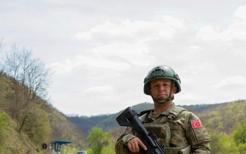 Turkish contingent helps ensure freedom of movement in Kosovo