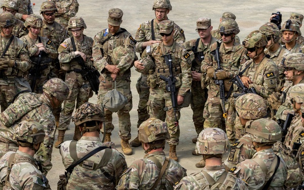 Best Squad Competition Challenges Eighth Army Soldiers in Medical Lane Event