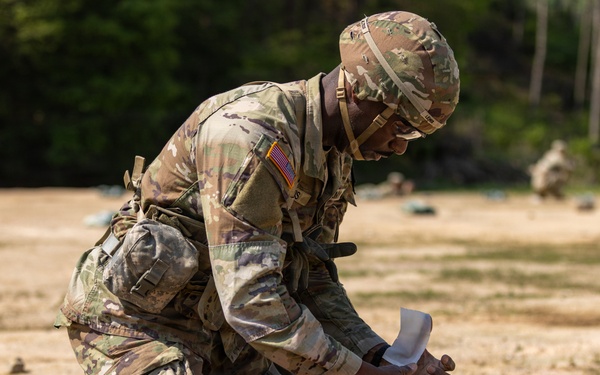 Best Squad Competition Challenges Eighth Army Soldiers in Medical Lane Event
