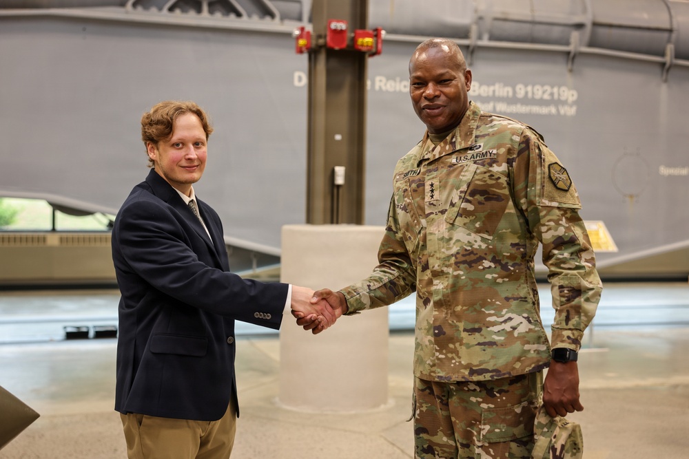 IMCOM leaders visit Fort Lee