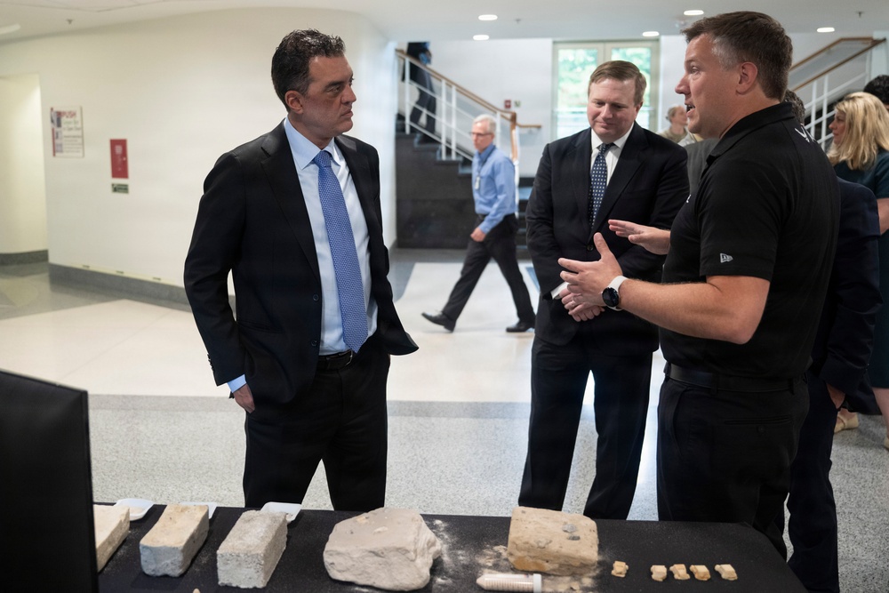 USW(R&amp;E) Michael Visits Lab Day At The Pentagon