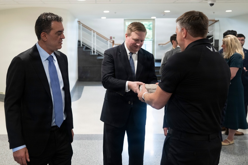 USW(R&amp;E) Michael Visits Lab Day At The Pentagon