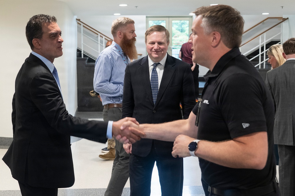 USW(R&amp;E) Michael Visits Lab Day At The Pentagon