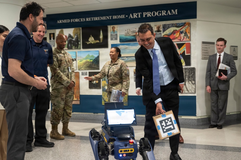 USW(R&amp;E) Michael Visits Lab Day At The Pentagon