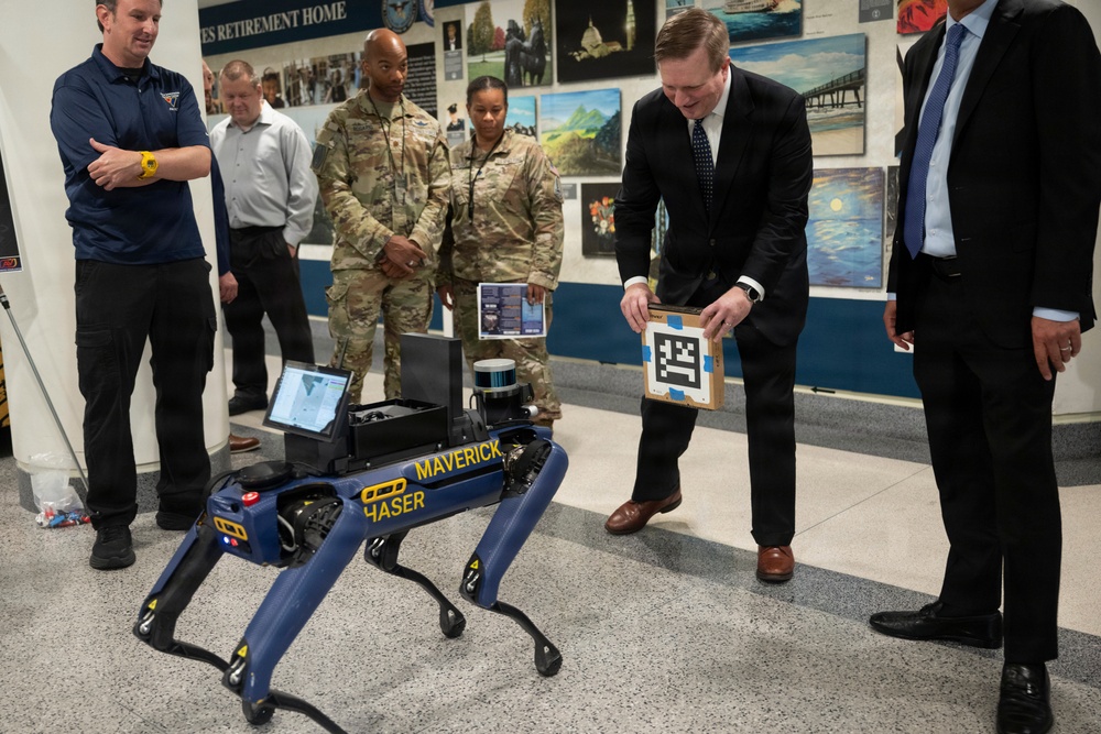 USW(R&amp;E) Michael Visits Lab Day At The Pentagon