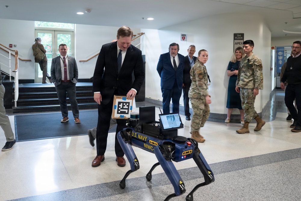 USW(R&amp;E) Michael Visits Lab Day At The Pentagon