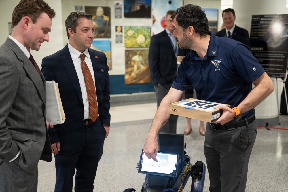 USW(R&amp;E) Michael Visits Lab Day At The Pentagon