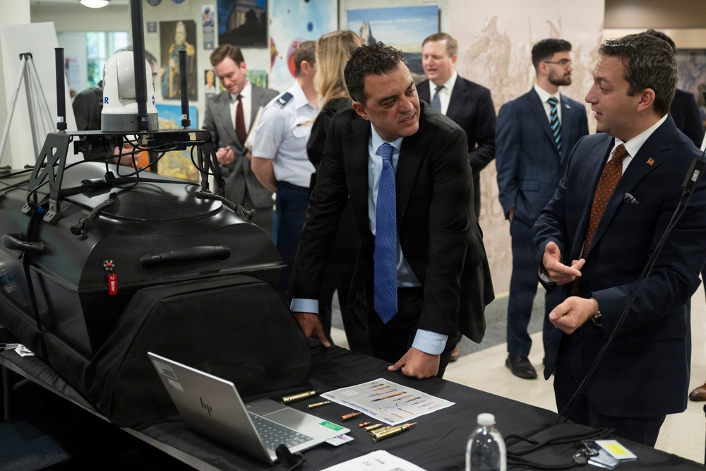 USW(R&amp;E) Michael Visits Lab Day At The Pentagon