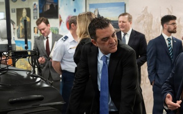 USW(R&amp;E) Michael Visits Lab Day At The Pentagon