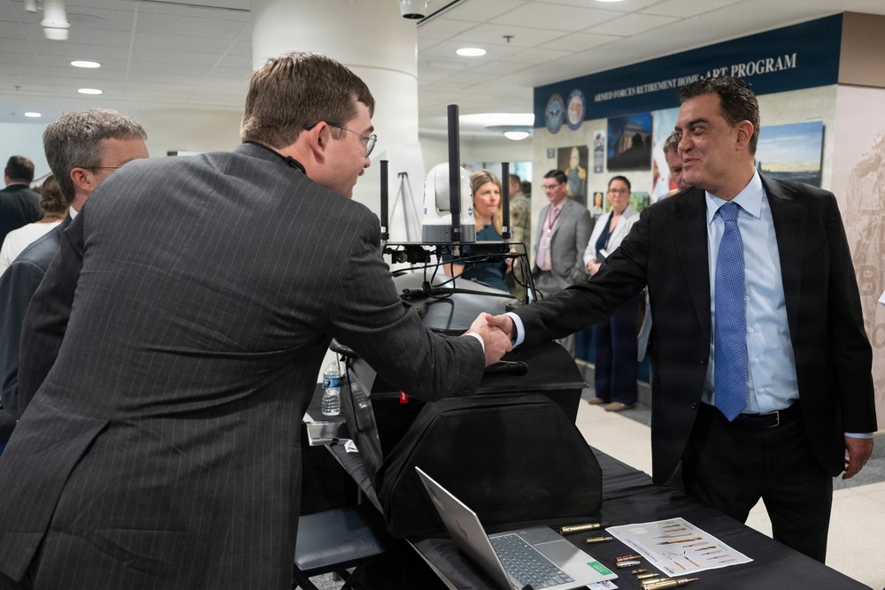 USW(R&amp;E) Michael Visits Lab Day At The Pentagon