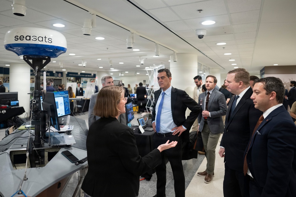 USW(R&amp;E) Michael Visits Lab Day At The Pentagon