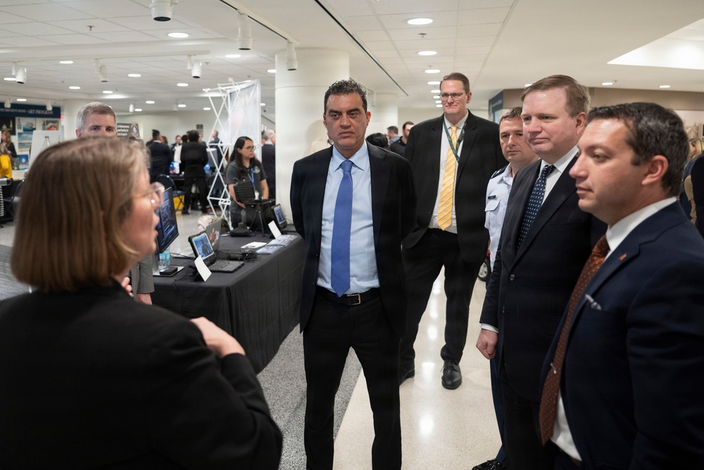USW(R&amp;E) Michael Visits Lab Day At The Pentagon
