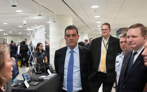 USW(R&amp;E) Michael Visits Lab Day At The Pentagon