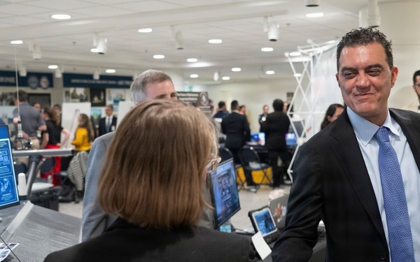 USW(R&amp;E) Michael Visits Lab Day At The Pentagon