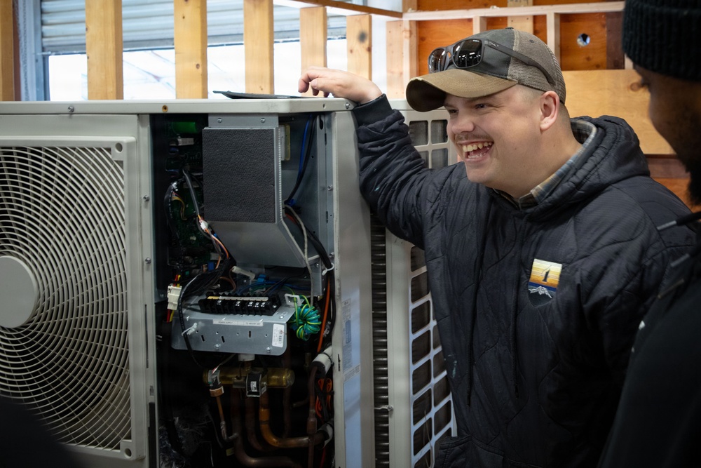 1st Special Forces Group (Airborne) Allied Trade Specialist receive HVAC training