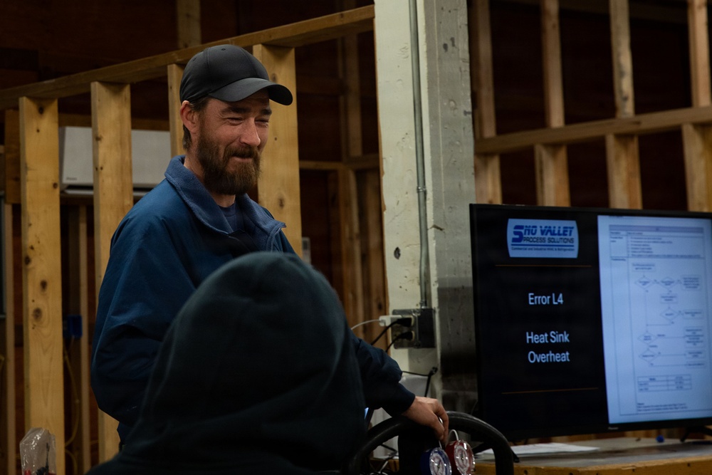 1st Special Forces Group (Airborne) Allied Trade Specialist receive HVAC training